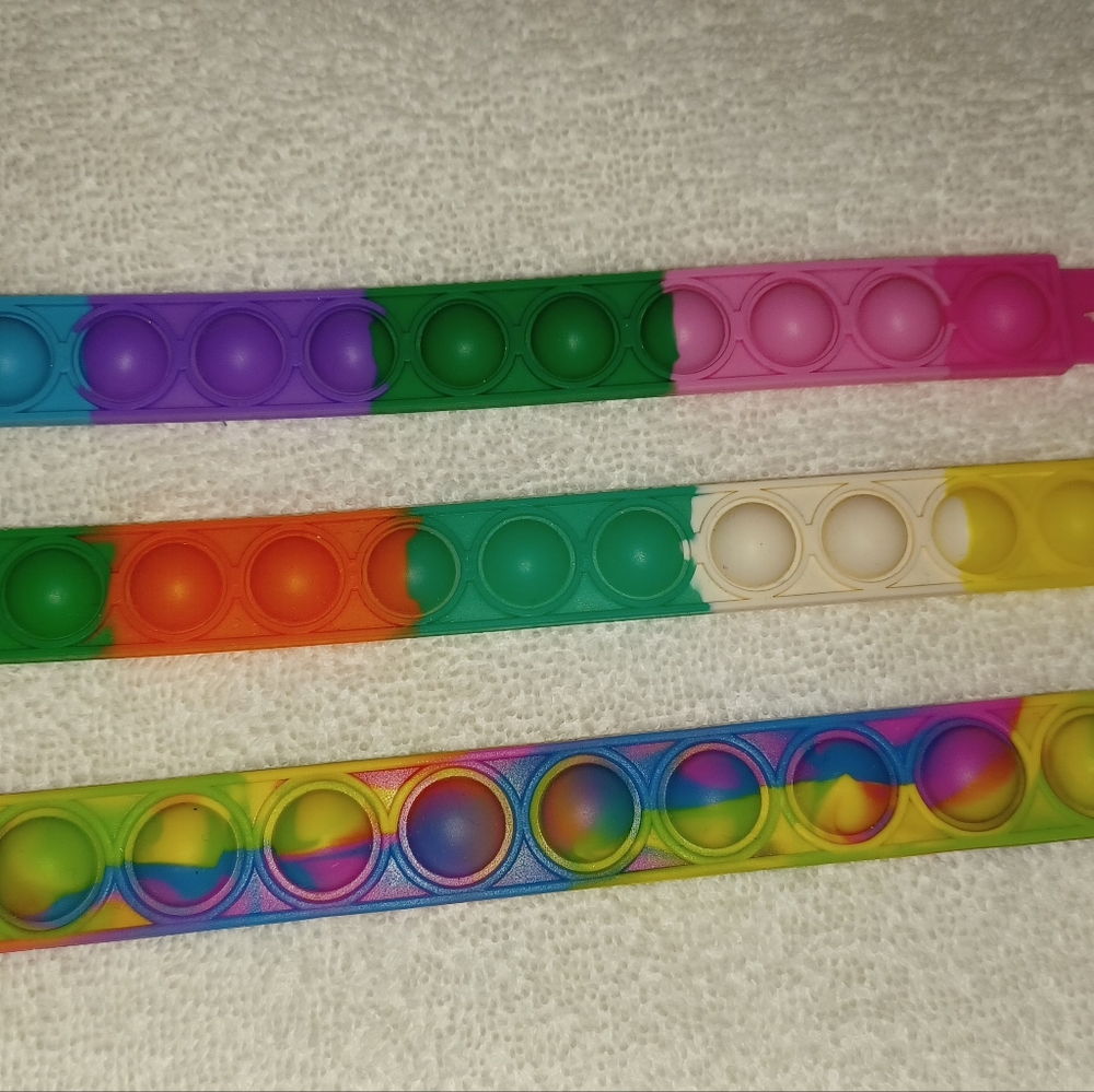 KIDS PLASTIC POP IT BRACELETS - Picture 3 of 4
